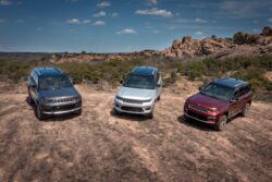 2023 Jeep® Grand Cherokee family (L to R): Grand Cherokee L Summit Reserve, Grand Cherokee Summit Reserve 4xe, Grand Cherokee Summit Reserve