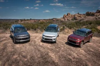 2023 Jeep® Grand Cherokee family (L to R): Grand Cherokee L Summit Reserve, Grand Cherokee Summit Reserve 4xe, Grand Cherokee Summit Reserve