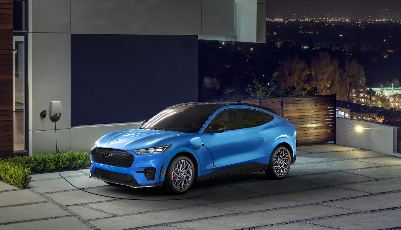 Sergio Checo Pérez presenta el nuevo Ford Mustang Mach E Premium