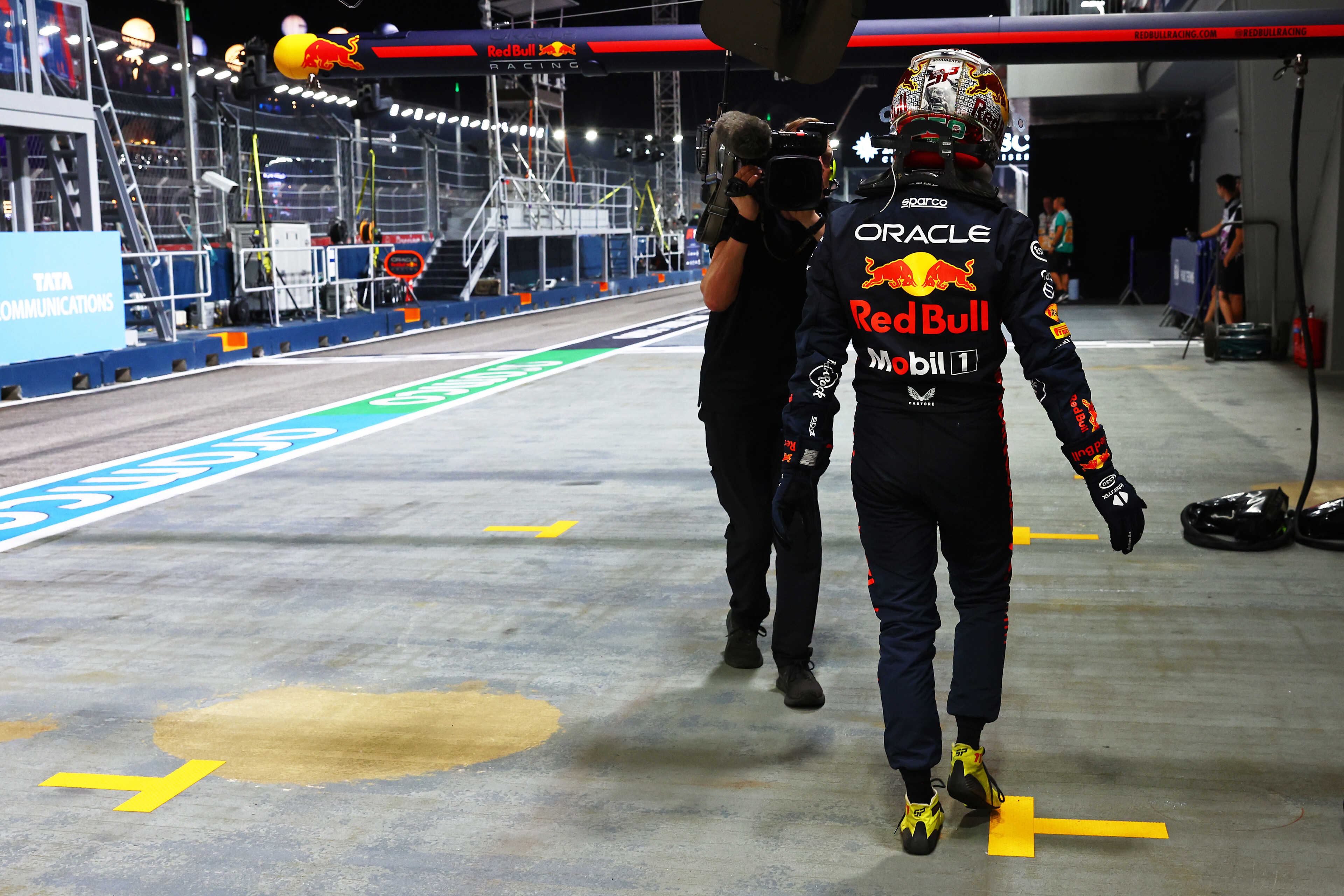 Sainz logró la pole en Singapur Red Bull fuera de la Q3 | Memo Lira Sainz logró la pole en Singapur Red Bull fuera de la Q3