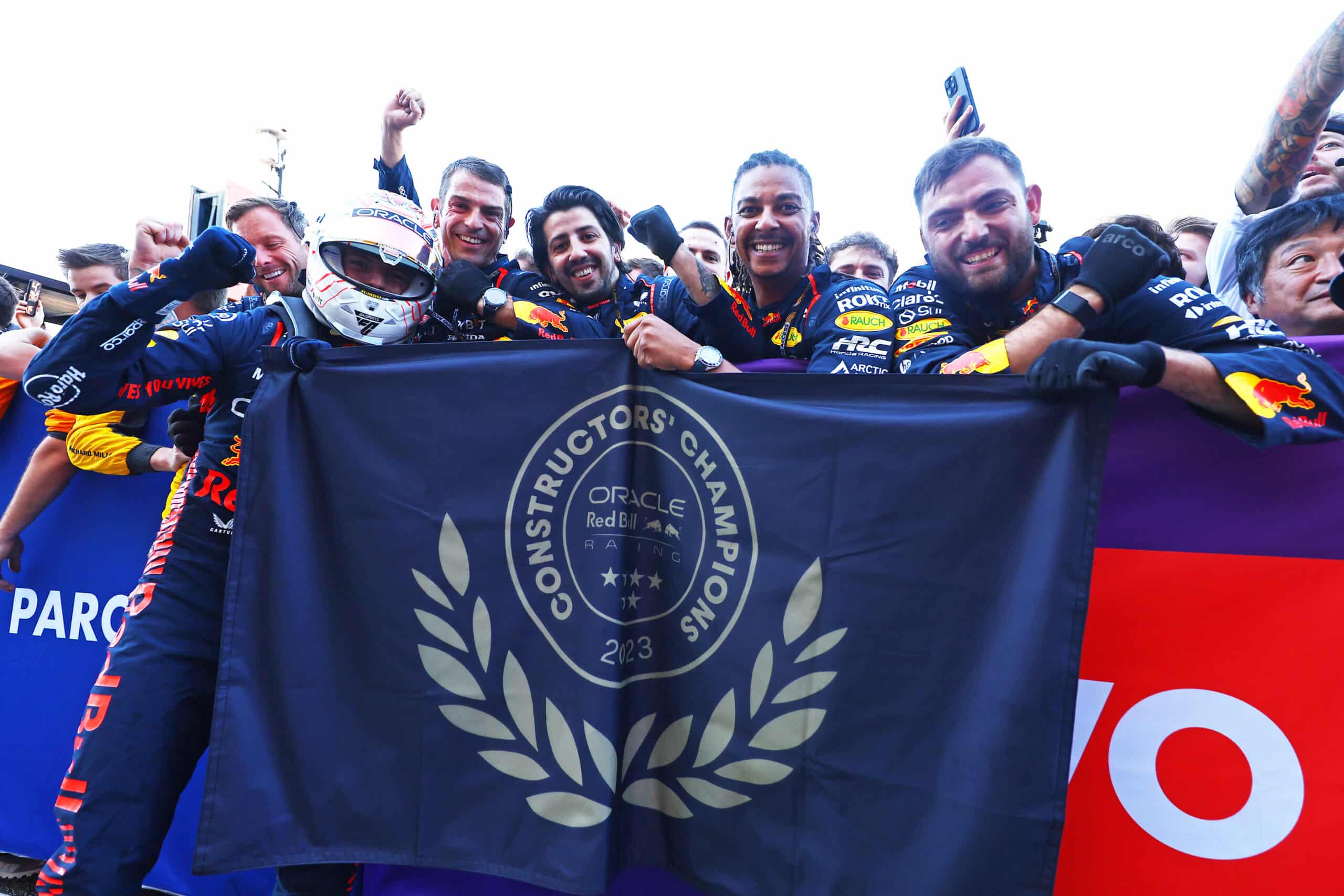 Verstappen gana en Japón y Red Bull celebra el título de Constructores