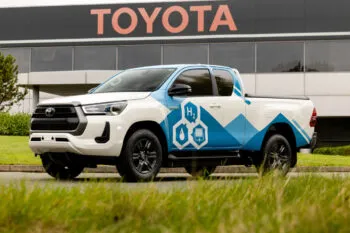 Toyota desvela prototipo de su Hilux eléctrica
