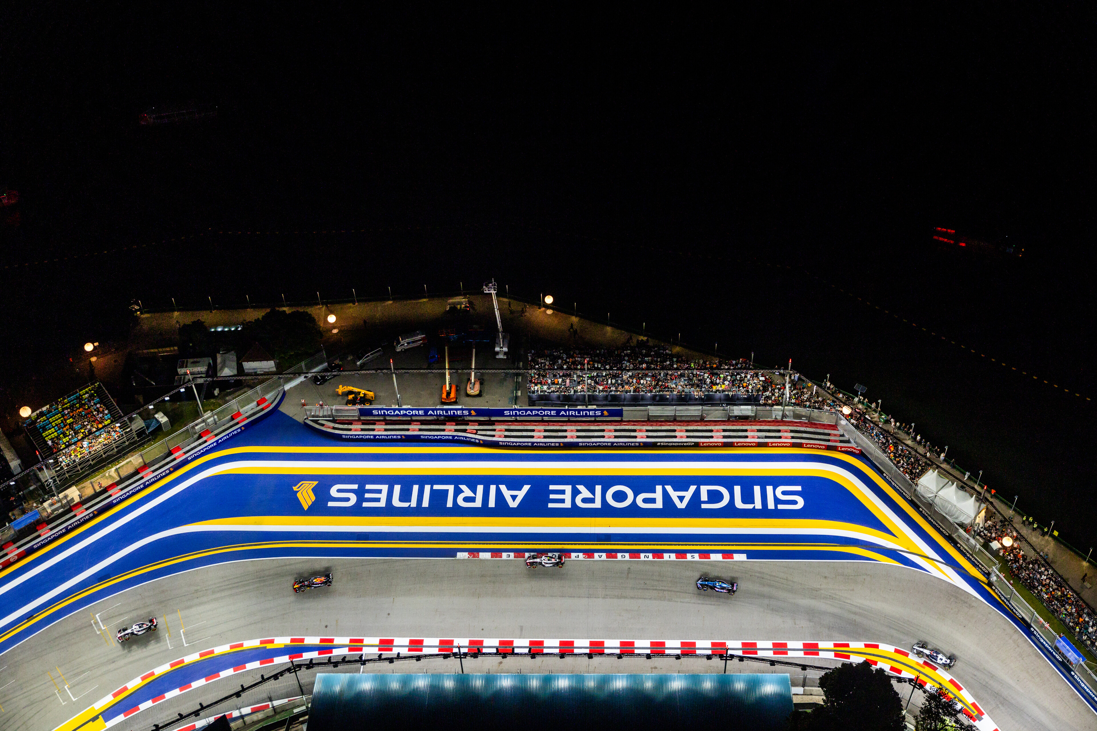 Sainz termina con la racha de victorias de Red Bull y gana el GP de Singapur | Memo Lira Sainz termina con la racha de victorias de Red Bull y gana el GP de Singapur