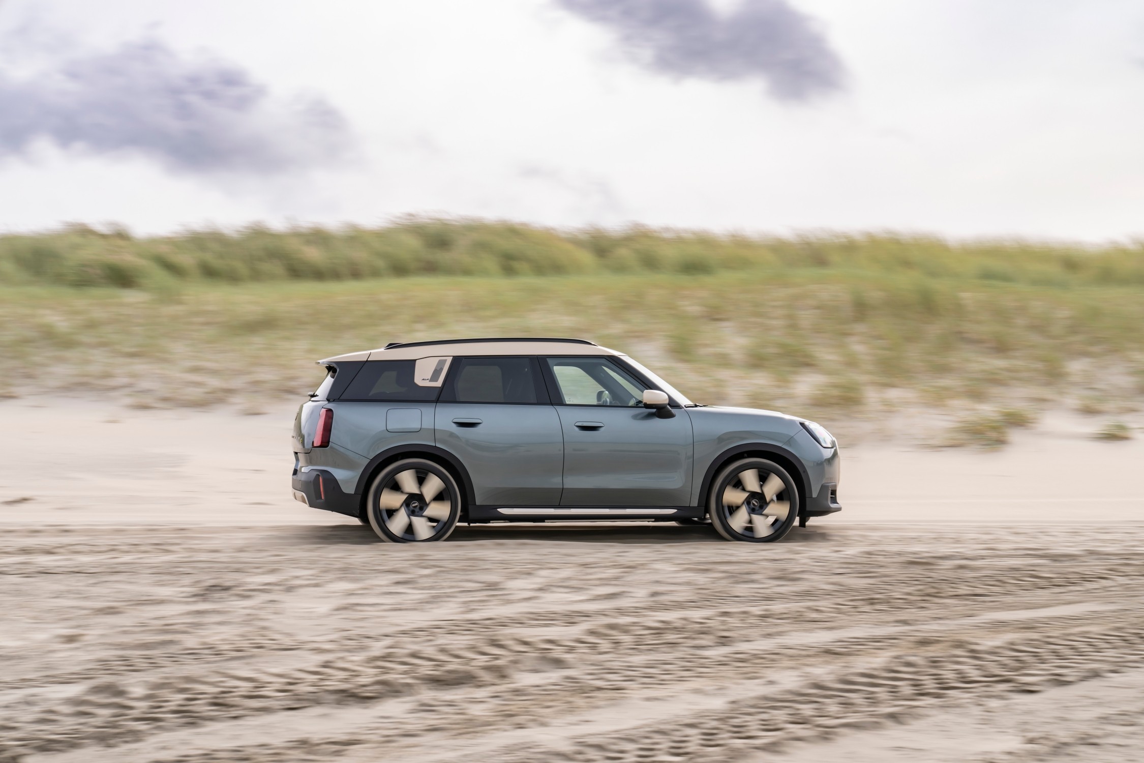 MINI Countryman SE ALL4 vista lateral | Memo Lira MINI Countryman SE ALL4 vista lateral