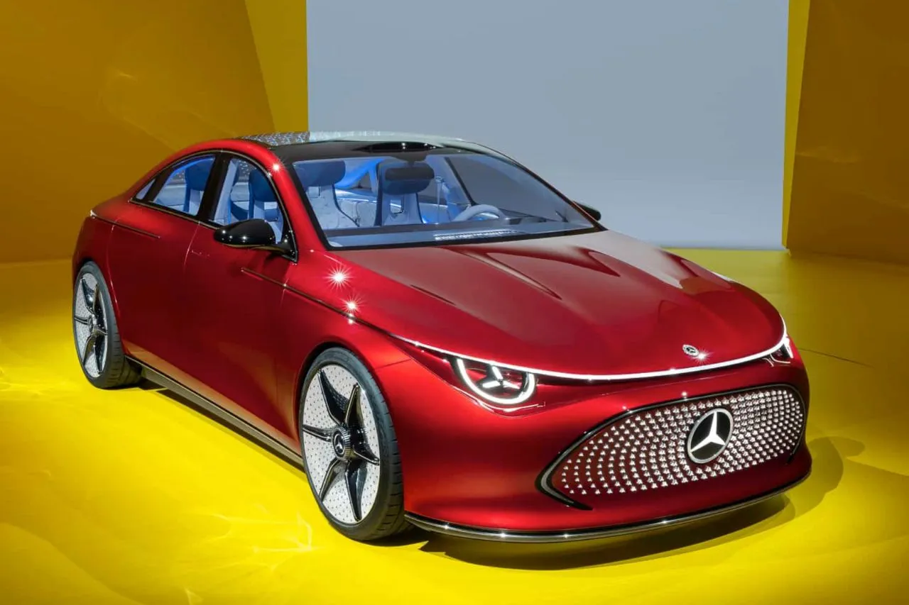 Mercedes-Benz cumple 30 años en México