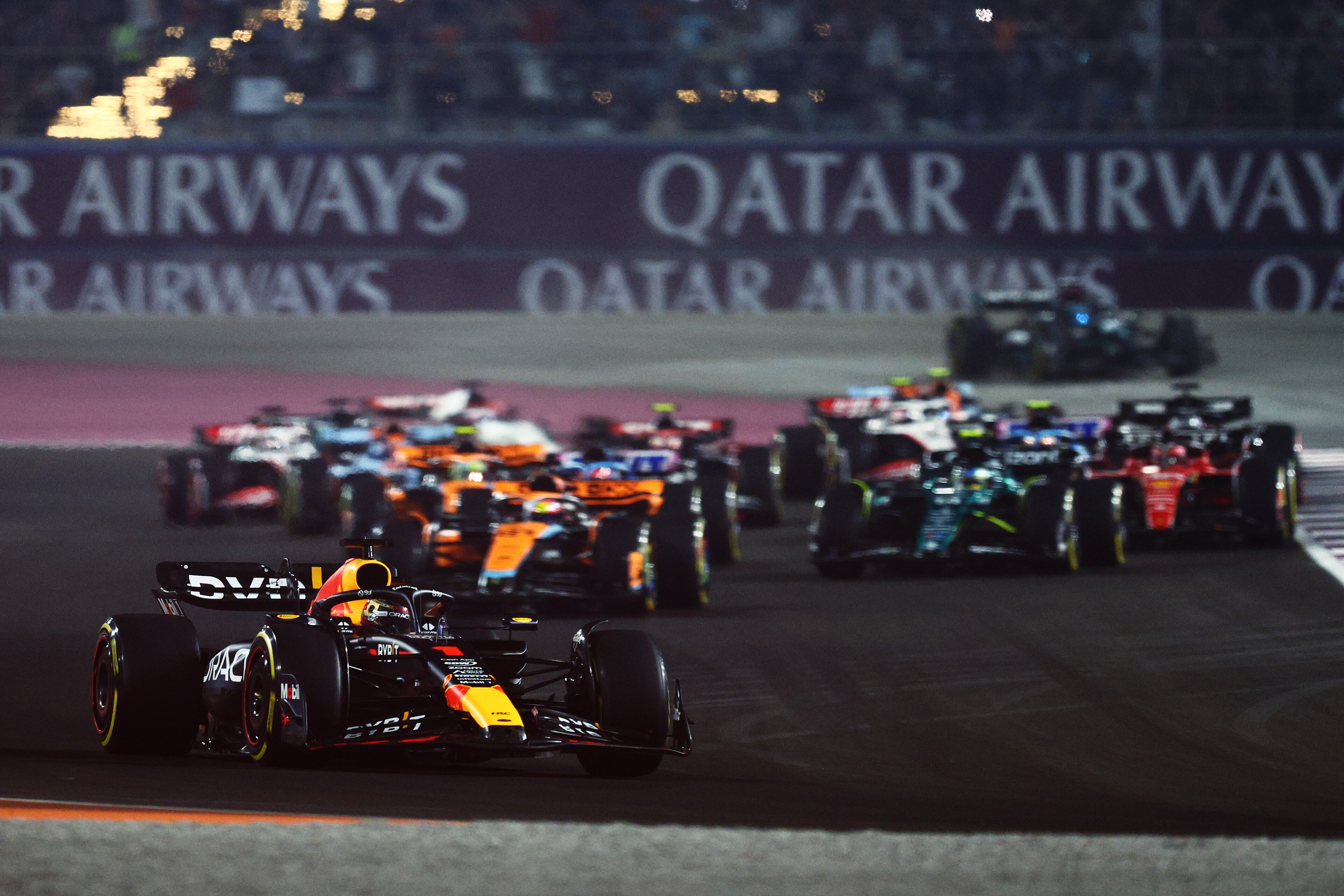 Verstappen logra la victoria en Qatar Piastri lidera podio de McLaren