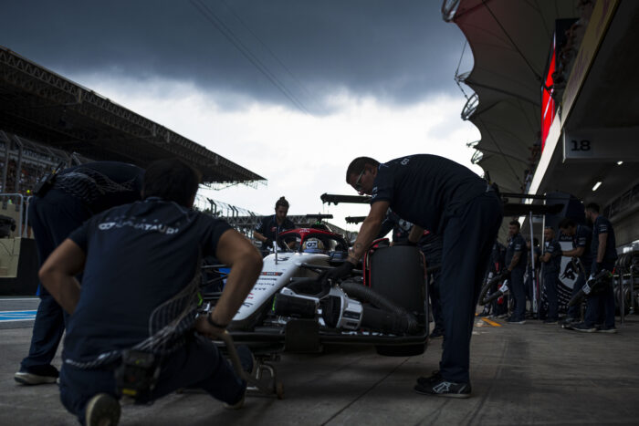 Verstappen logra la pole en Brasil tras la suspensión de la clasificación