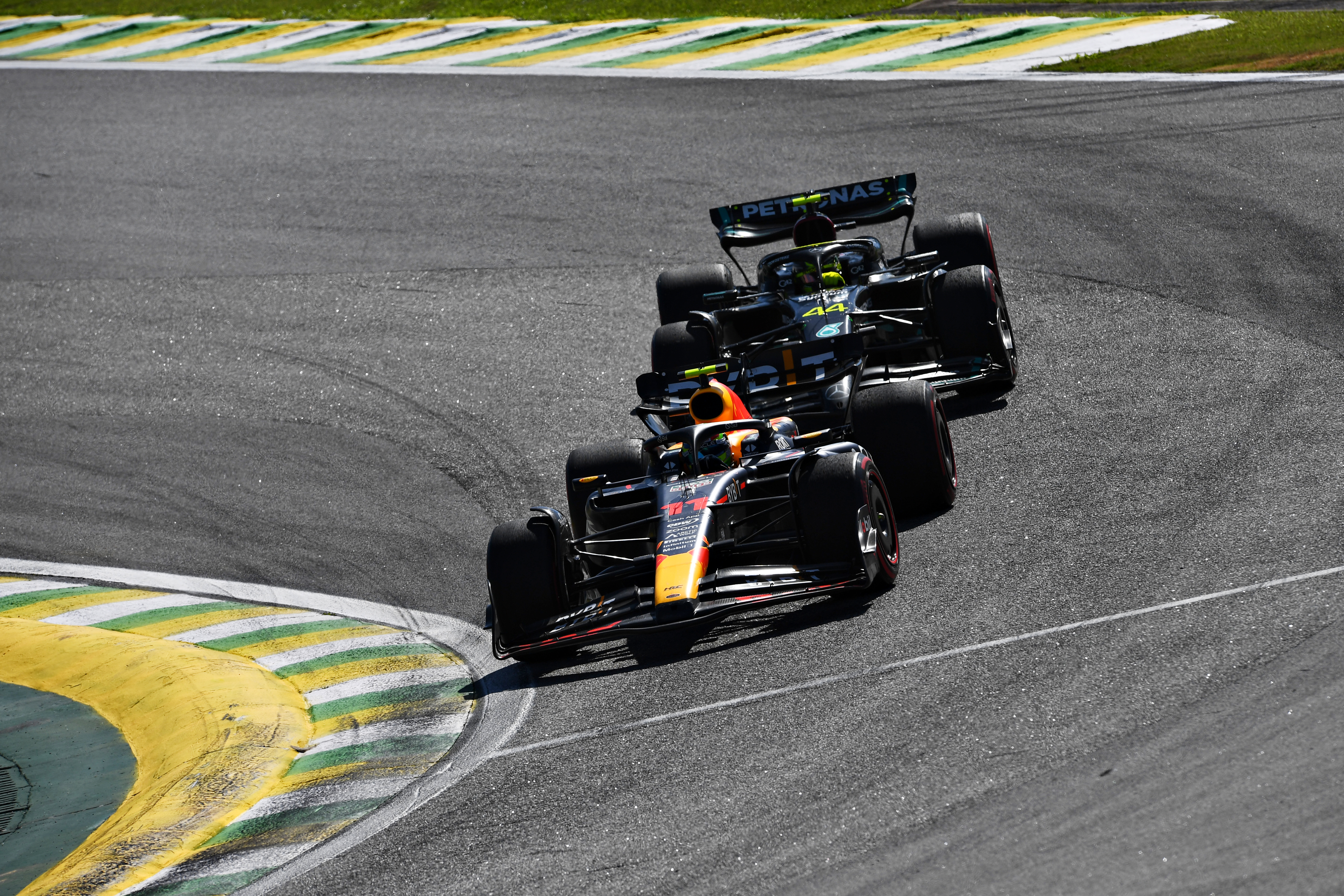 Verstappen gana el GP de Sao Paulo Alonso supera a Pérez y termina tercero | Memo Lira Verstappen gana el GP de Sao Paulo Alonso supera a Pérez y termina tercero