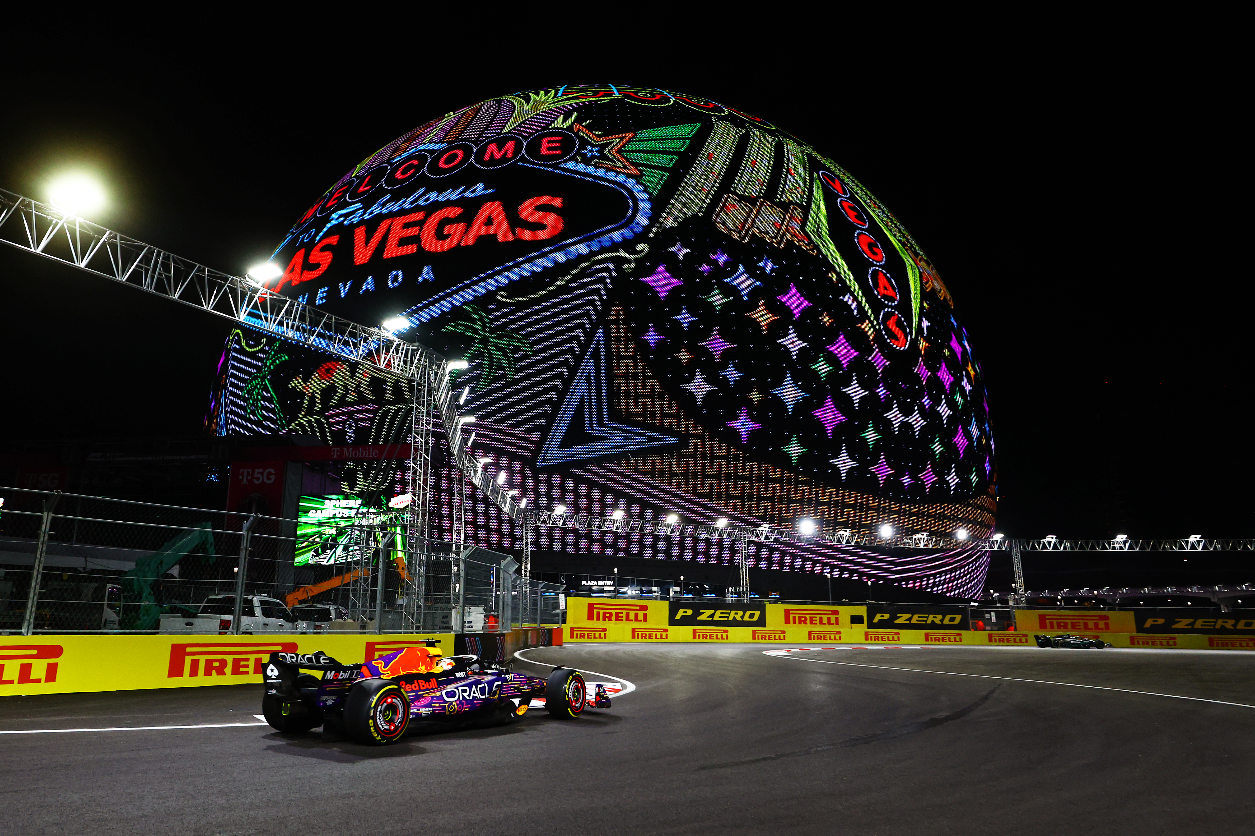 Leclerc logra la pole en Las Vegas por delante de Sainz y Verstappen
