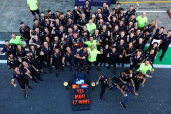 Verstappen gana el GP de Sao Paulo, Alonso supera a Pérez y termina tercero