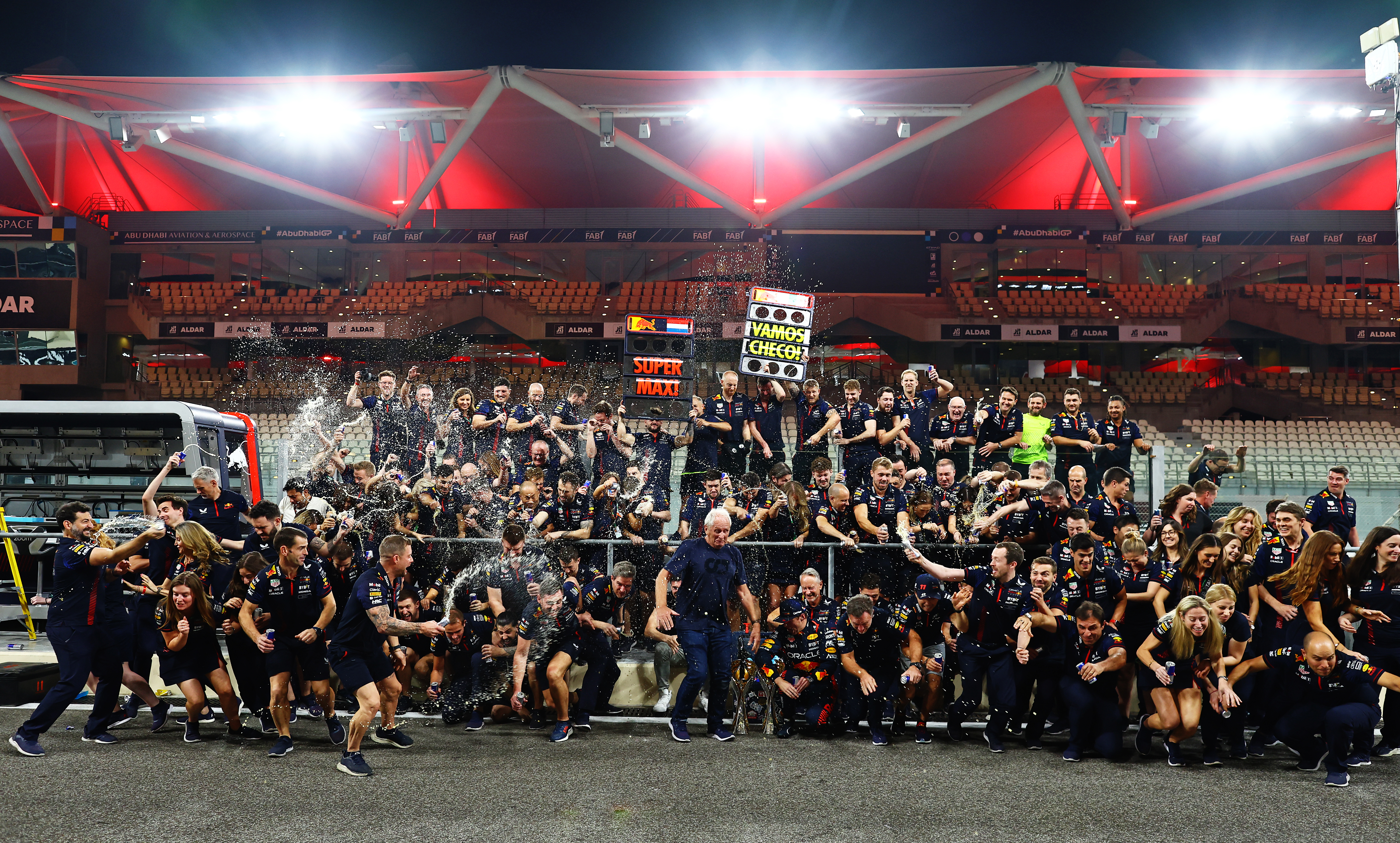 La temporada histórica del equipo Red Bull Racing | Memo Lira La temporada histórica del equipo Red Bull Racing