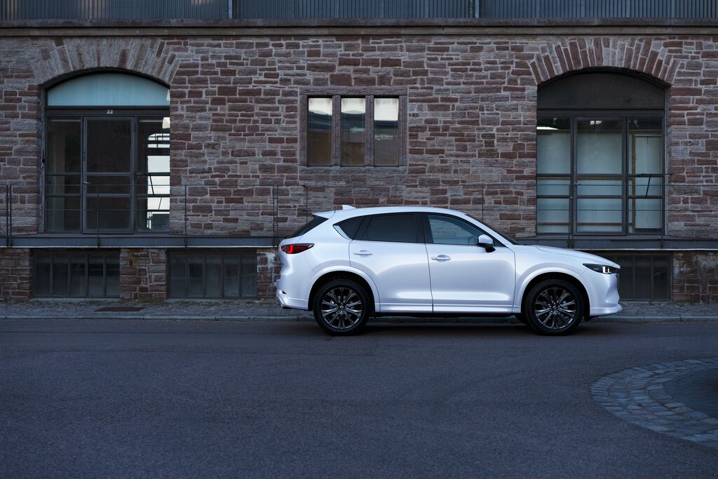 Mazda más distribuidores más ventas y una pick up