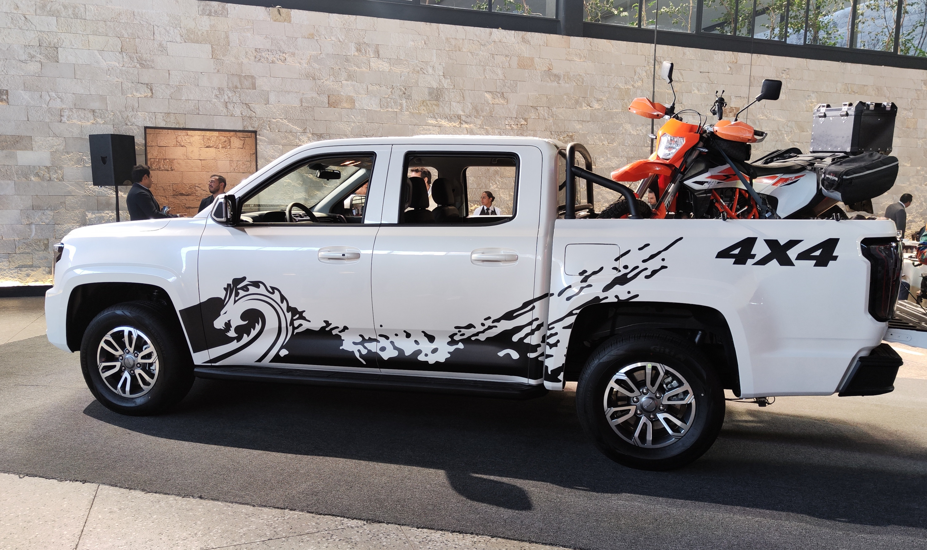 JMC Grand Avenue 3 | Memo Lira