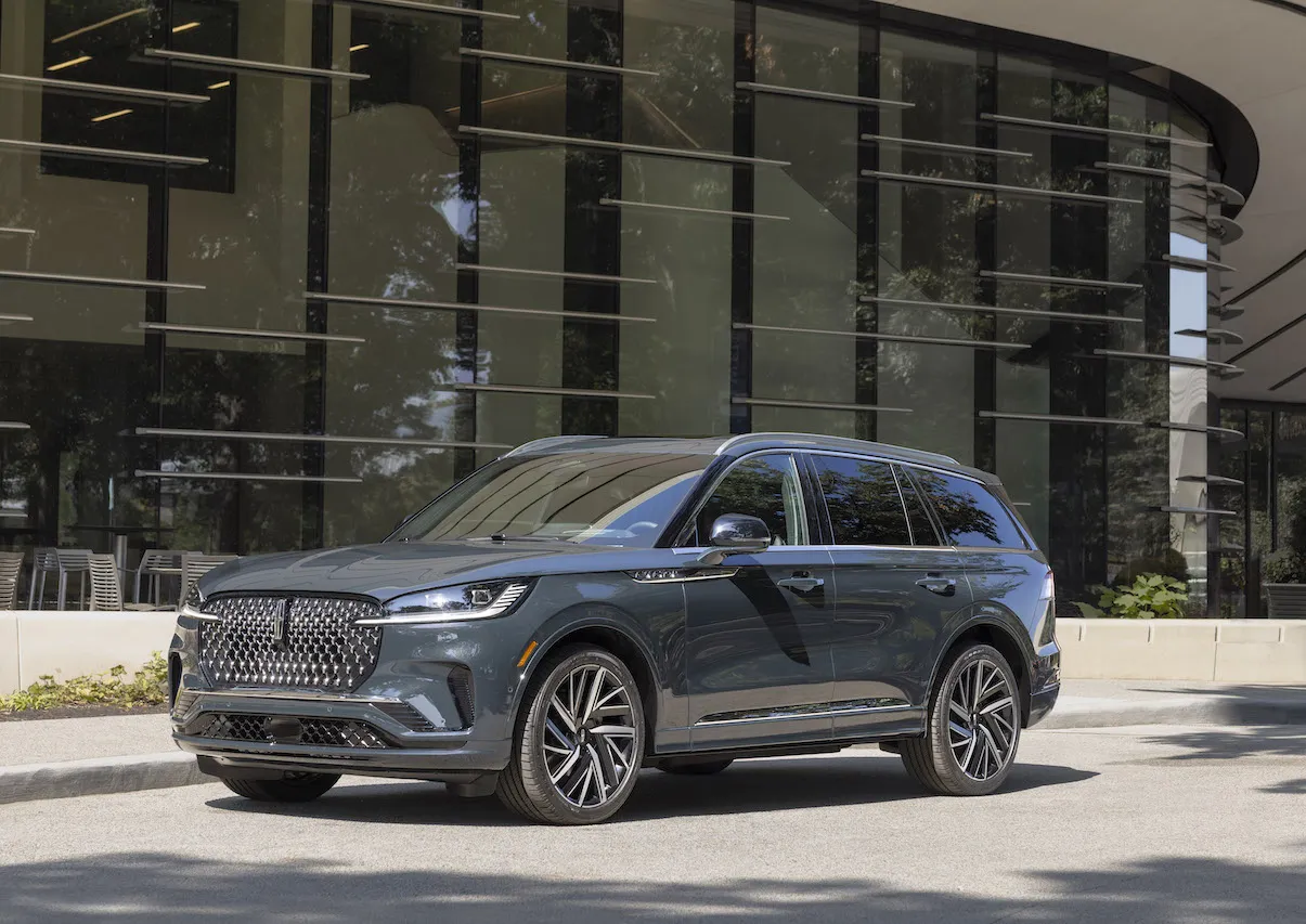 Lincoln Aviator 2025 llegará en el verano