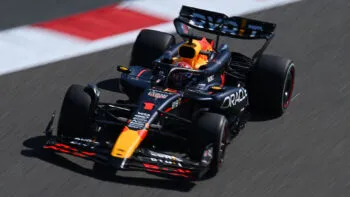 Verstappen lidera la primera mañana de test de pretemporada en Bahréin