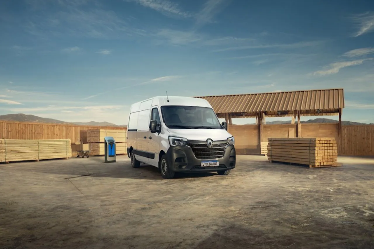 Complementa comerciales, estudia eléctricos y viene Kardian: Renault