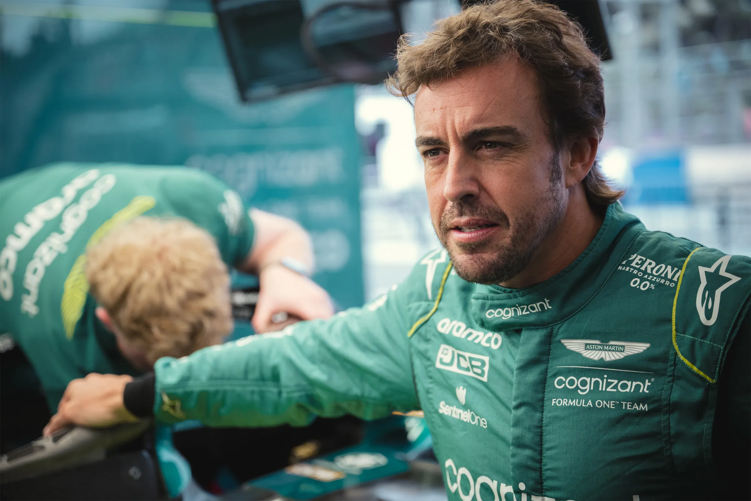 Fernando Alonso firma un acuerdo plurianual para permanecer en Aston Martin