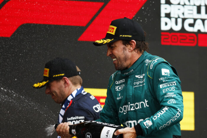 Fernando Alonso firma un acuerdo plurianual para permanecer en Aston Martin 