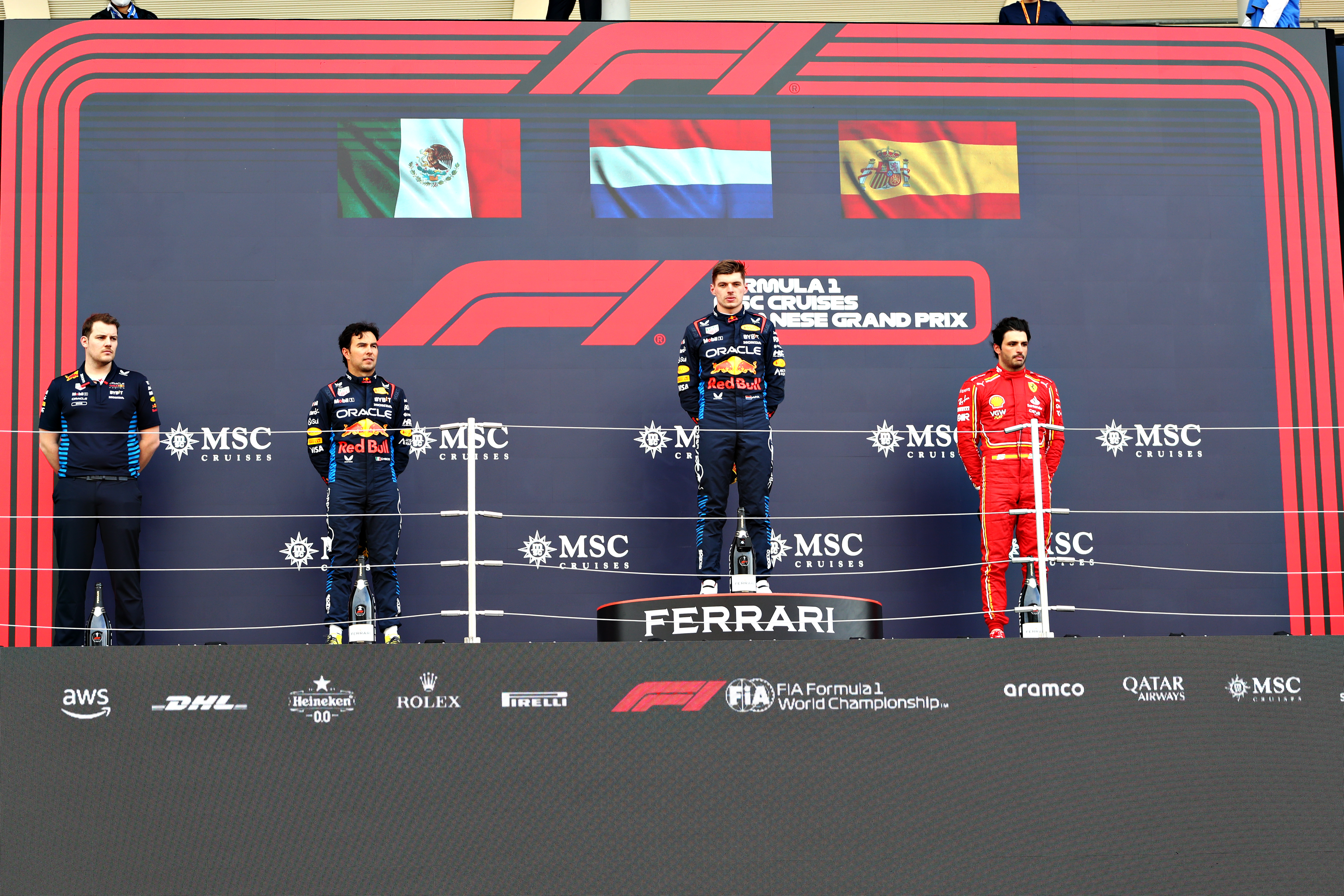 Verstappen gana el GP de Japón Pérez segundo 