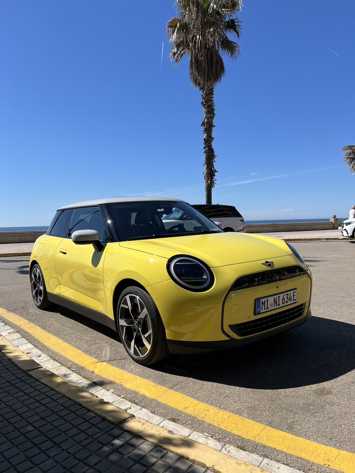 MINI Cooper S | Memo Lira Eléctrico minimalista y digital MINI Cooper S