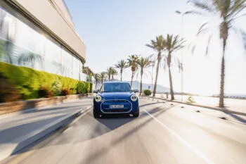 MINI se renueva totalmente: va eléctrico y a gasolina
