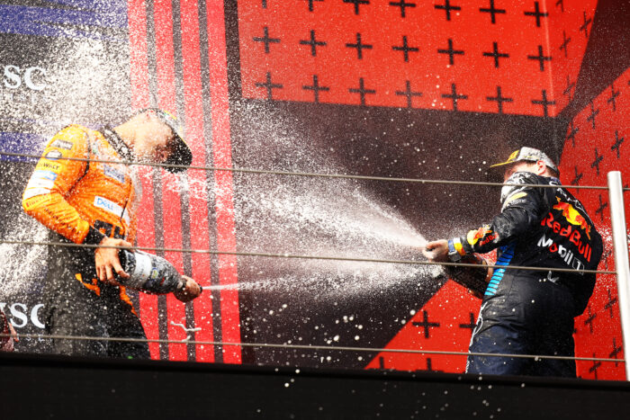 Verstappen logra la victoria en Imola, Norris segundo