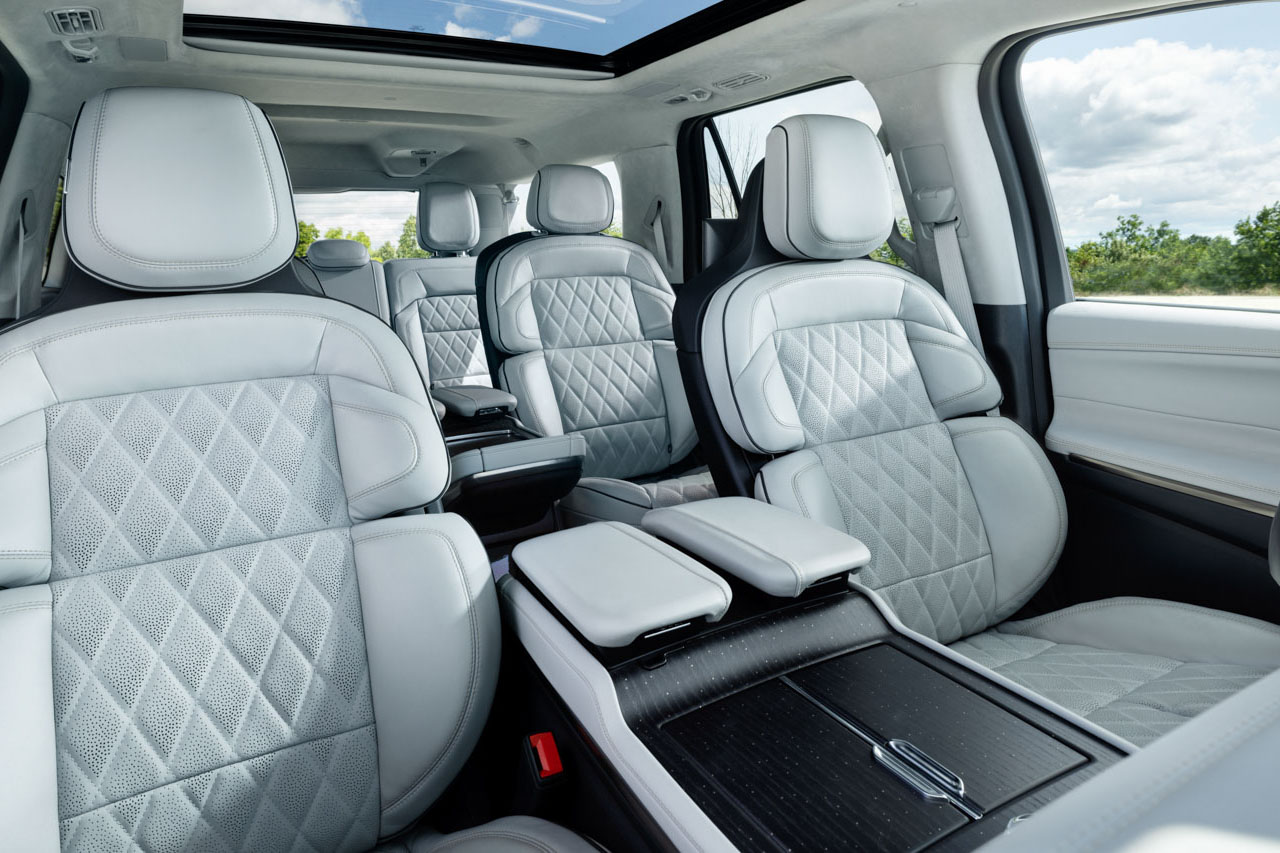 2025 Lincoln Navigator L Black Label Interior Atmospheric | Memo Lira