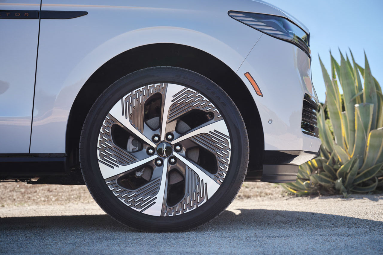 2025 Lincoln Navigator L Black Label Crystal White | Memo Lira