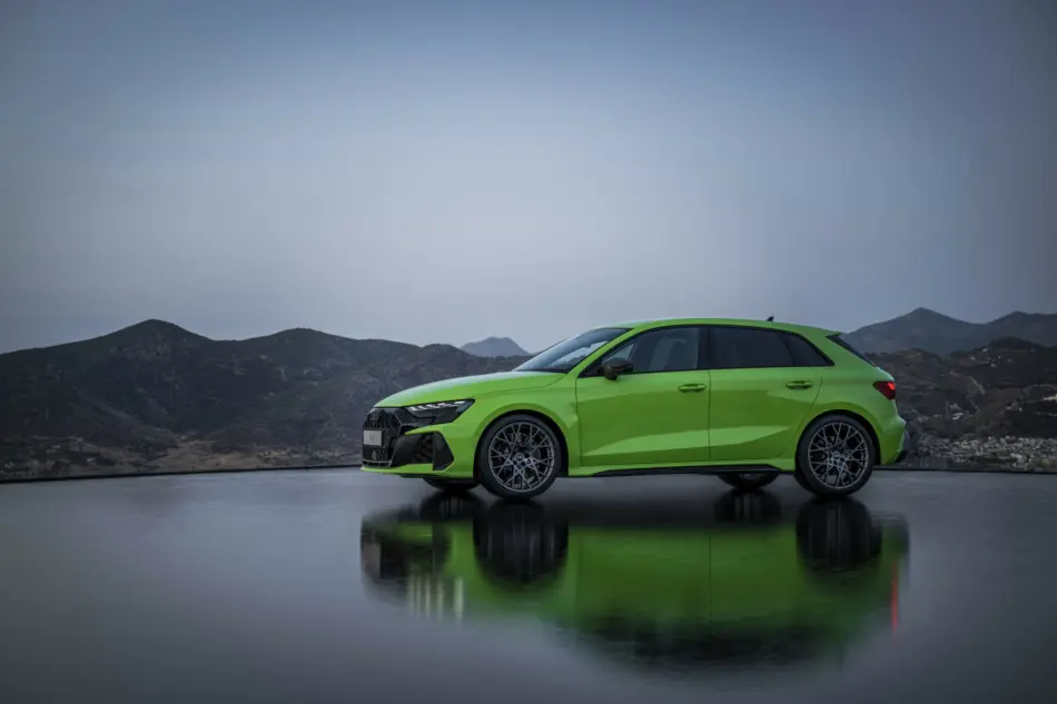 Audi RS 3 Sportback con motor 5 cilindros Memo Lira Audi RS 3 Sportback con motor 5 cilindros