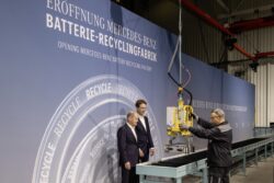 Mercedes-Benz logra reciclar baterías automotrices