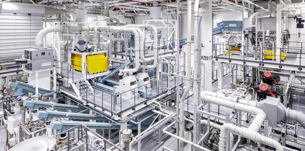 MercedesBenz schließt den BatterieKreislauf mit eigener RecyclingfabrikMercedesBenz opens own recycling factory to close the battery loop | Memo Lira Mercedes Benz logra reciclar baterías automotrices