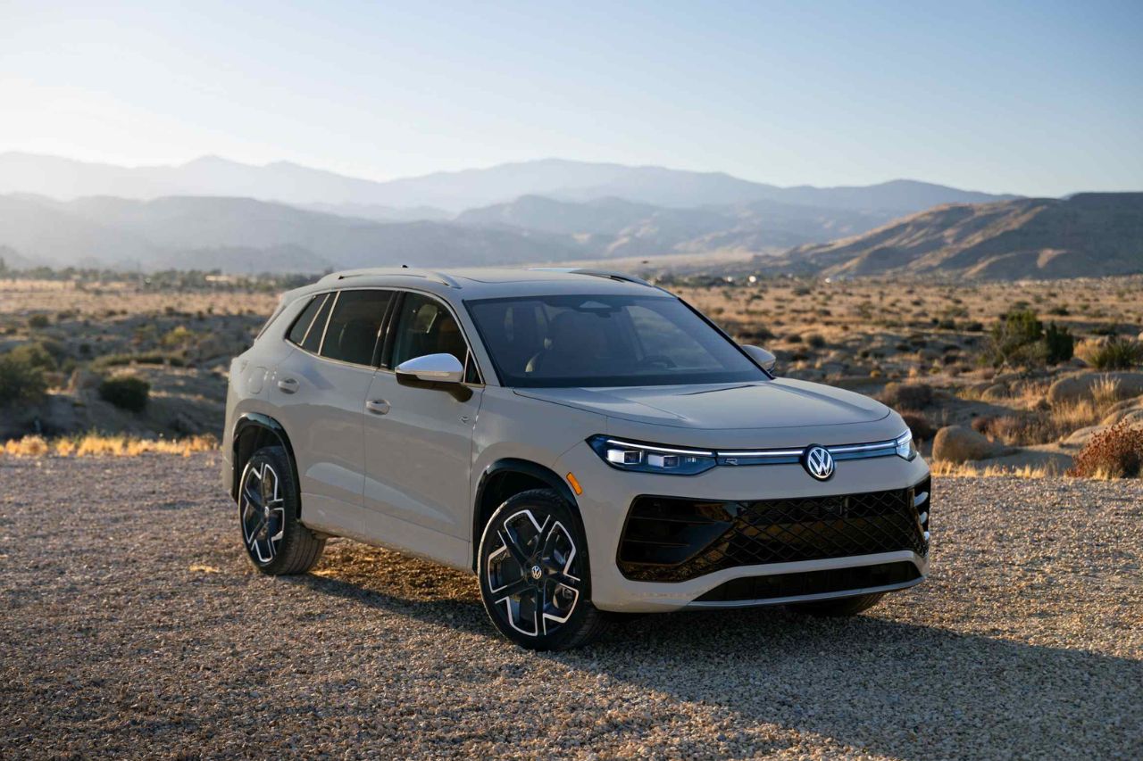 En el Auto Show de Los Ángeles, hizo su aparición mundial la nueva Tiguan, una nueva era en la camioneta que la ha dejado más ancha y con un diseño radical.