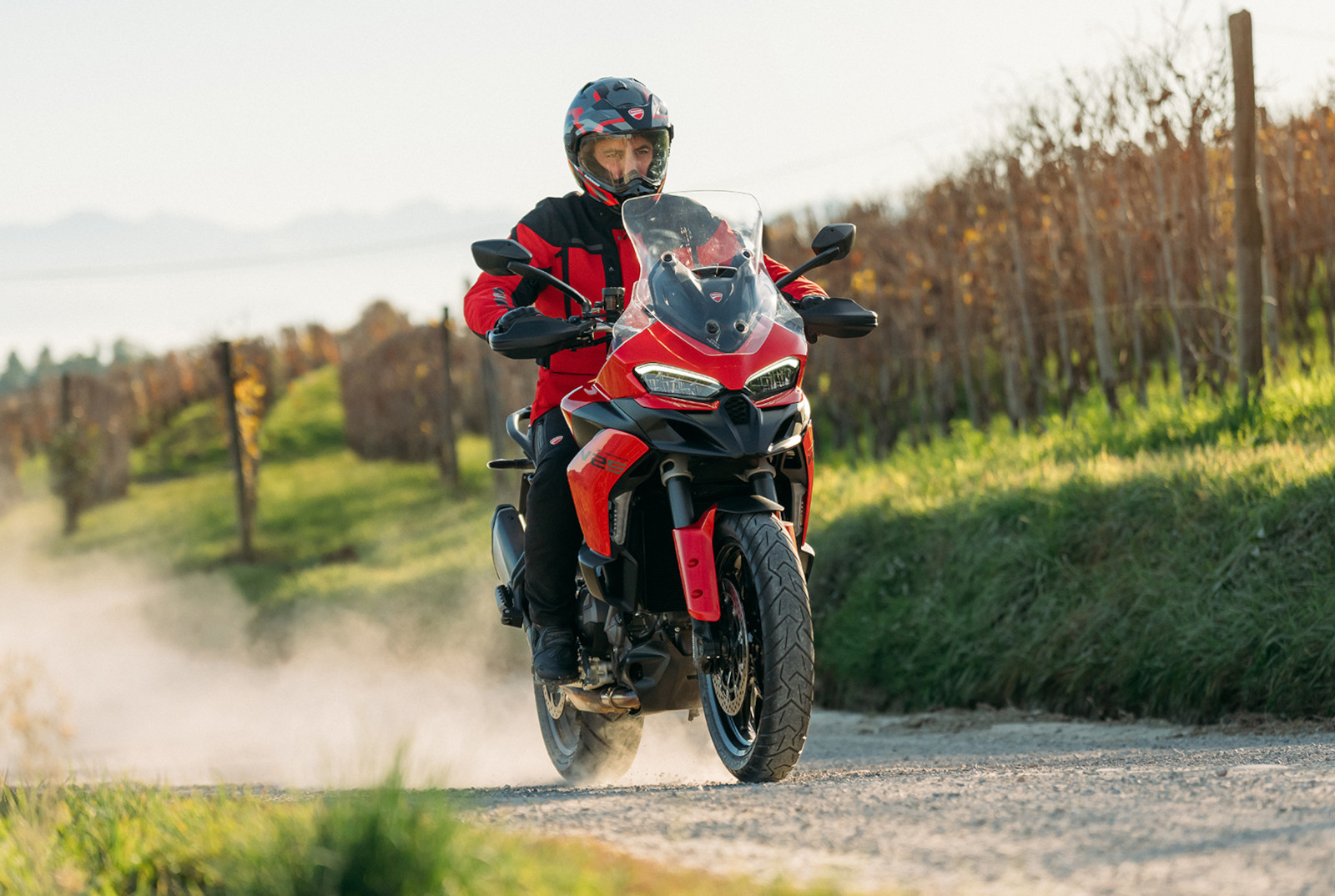 Ducati Multistrada V2 2025 refina sus cualidades