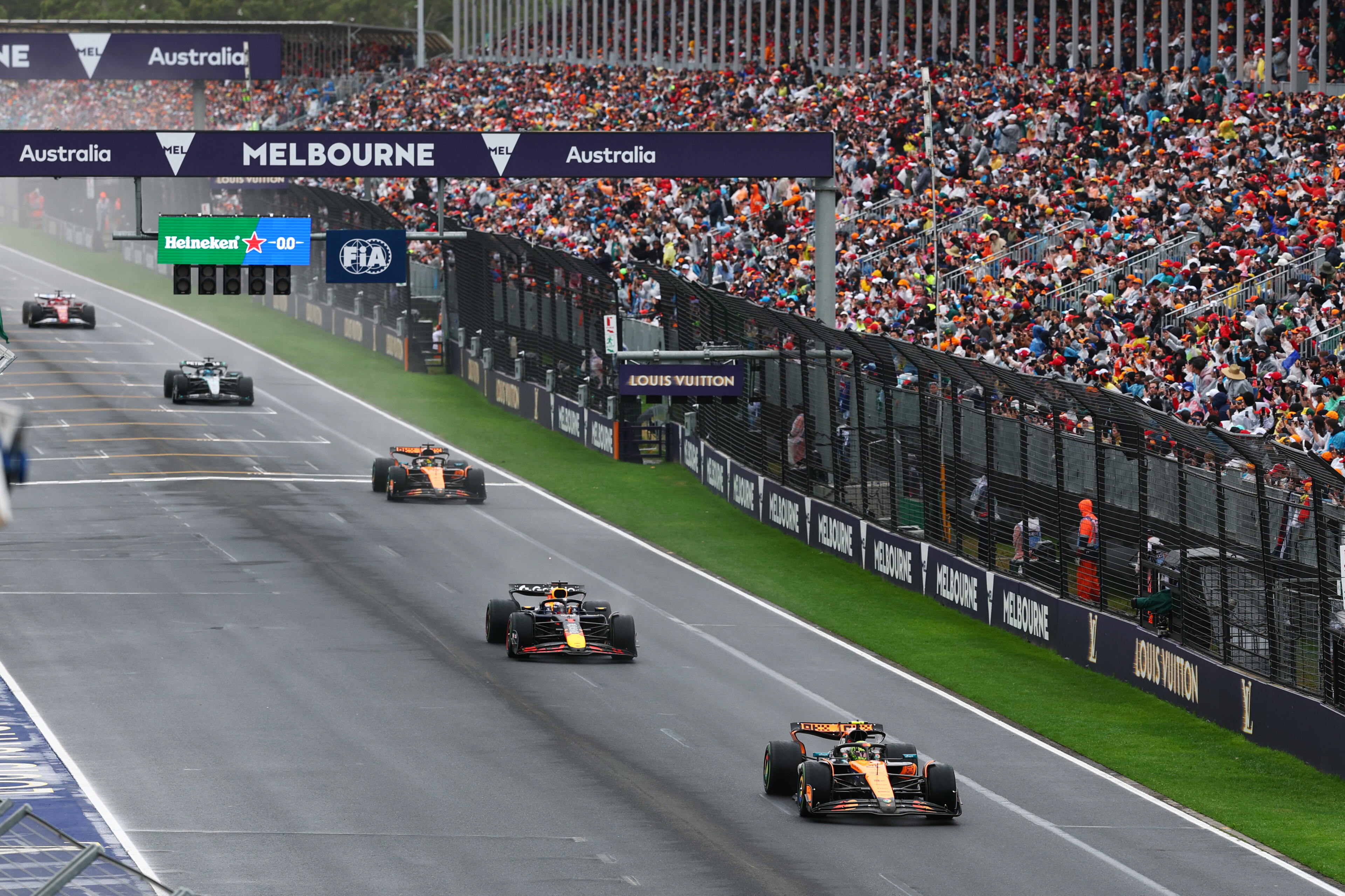 Lando Norris gana el caótico Gran Premio de Australia