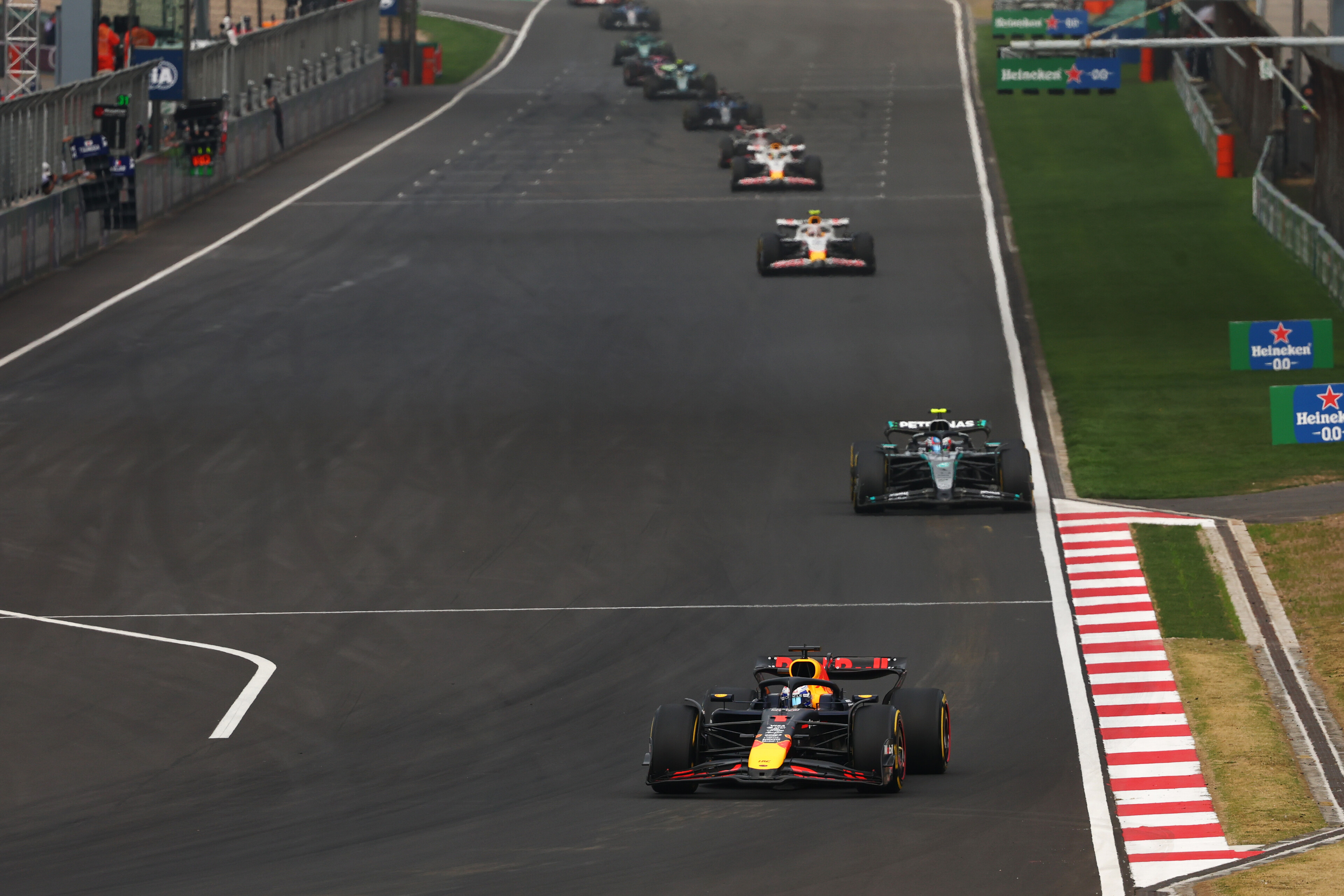 Oscar Piastri domina la carrera y se lleva la victoria en el GP de China