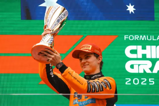 Oscar Piastri domina la carrera y se lleva la victoria en el GP de China
