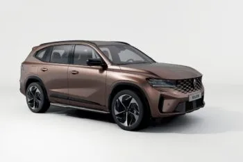 Renault cumple 25 años: entra de lleno a híbridos y eléctricos