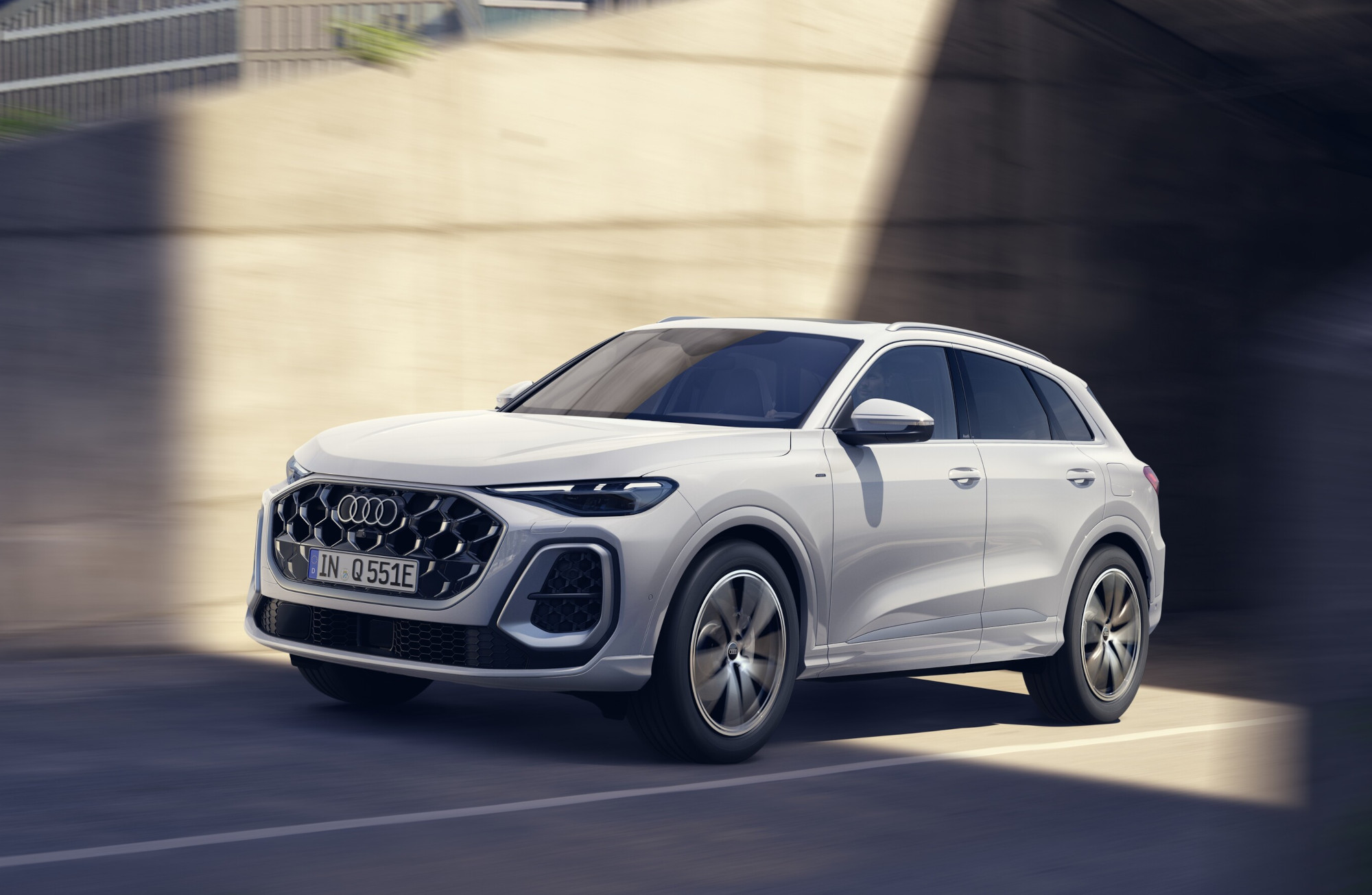 Audi Q5 SUV ehybrid | Memo Lira