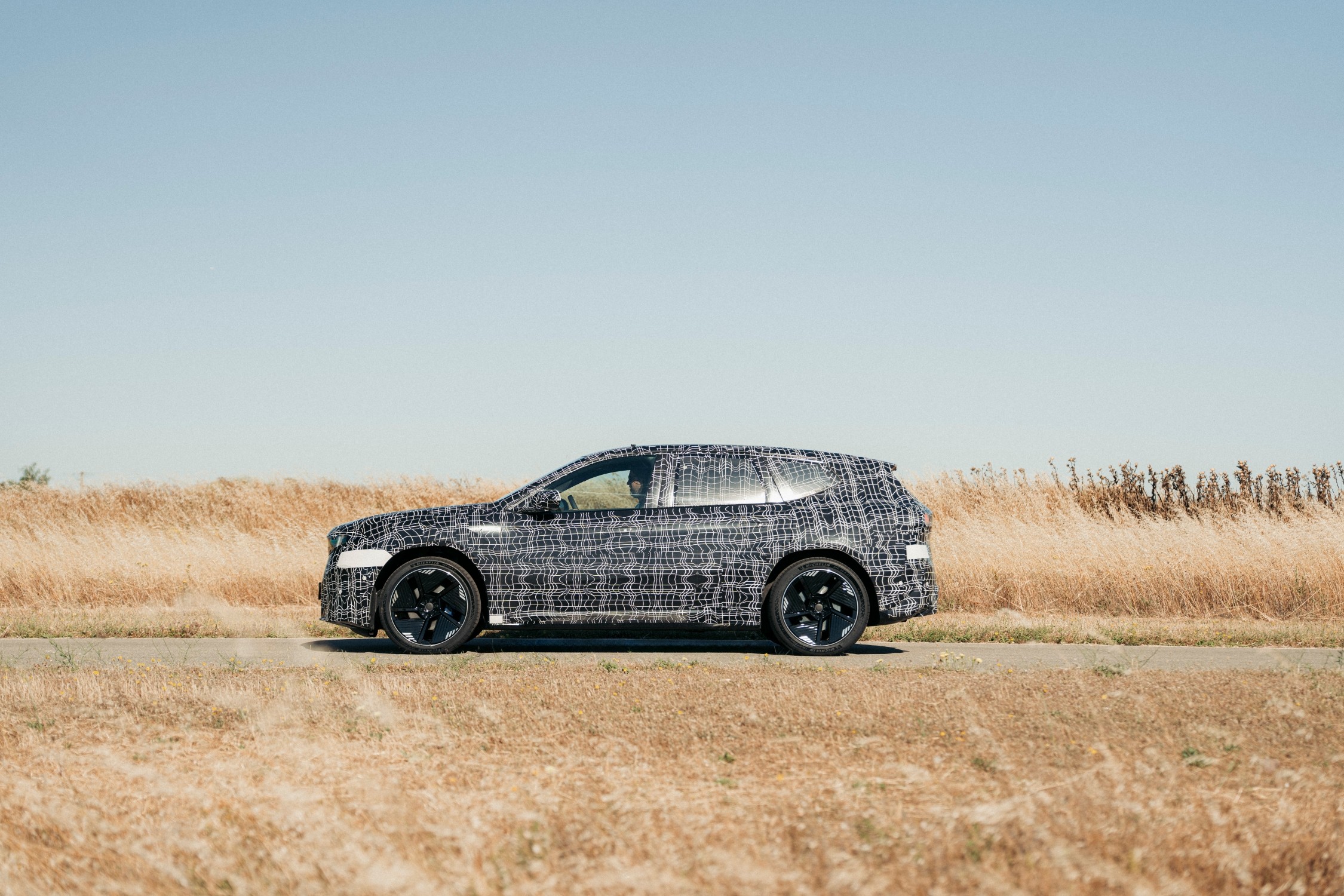 BMW iX3 vista lateral