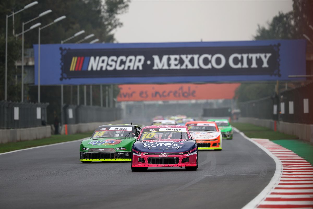 Todd Gilliland establece récord de pista para la NASCAR Cup Series en la Ciudad de México