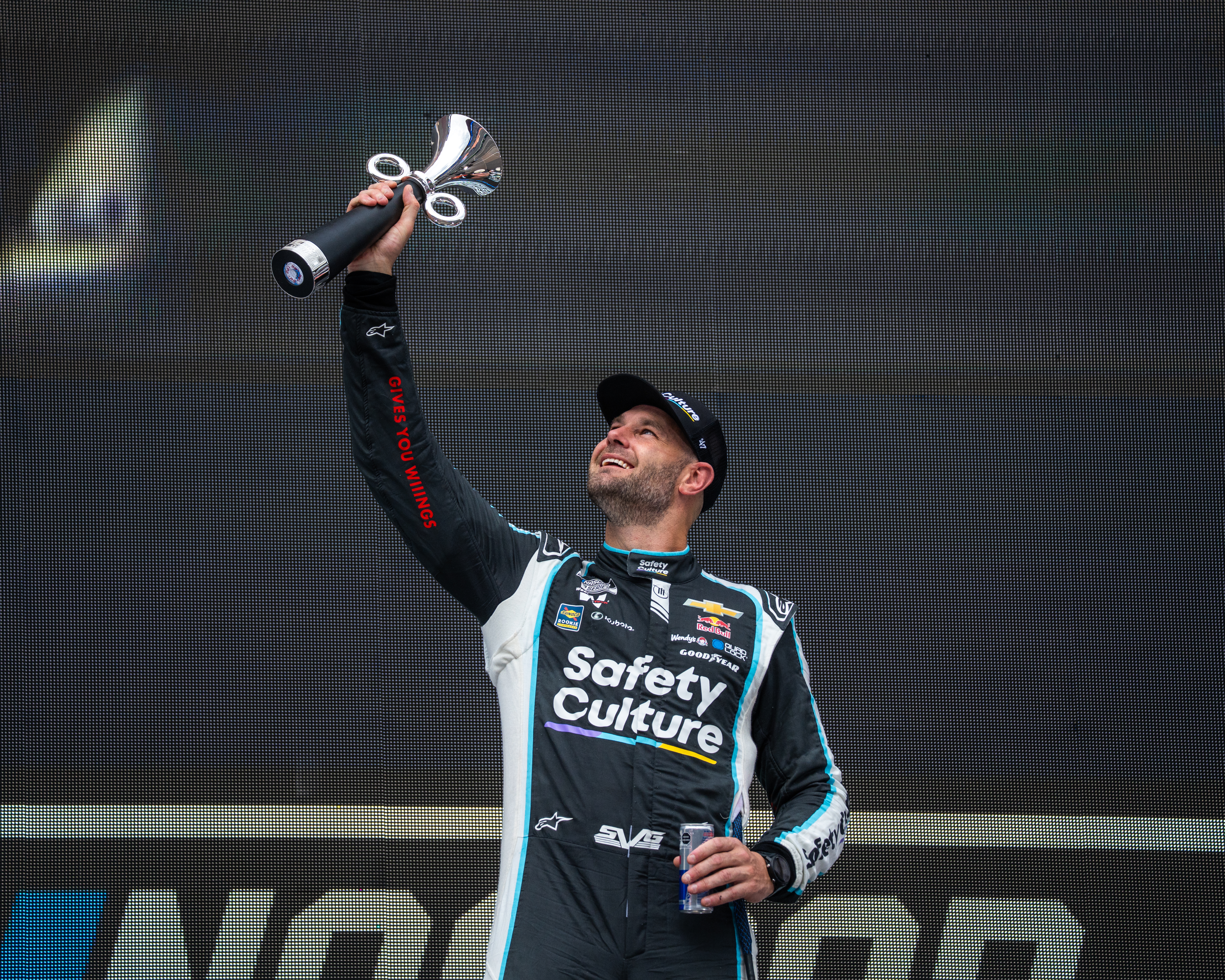 Van Gisbergen gana la Viva México 250 y asegura su lugar en los Playoffs