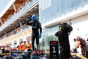 George Russell se impone en el GP de Canadá 2025; Norris abandona tras chocar en su lucha con Piastri