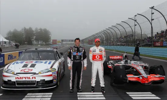 ¿Cuáles son las similitudes entre NASCAR y Fórmula 1?