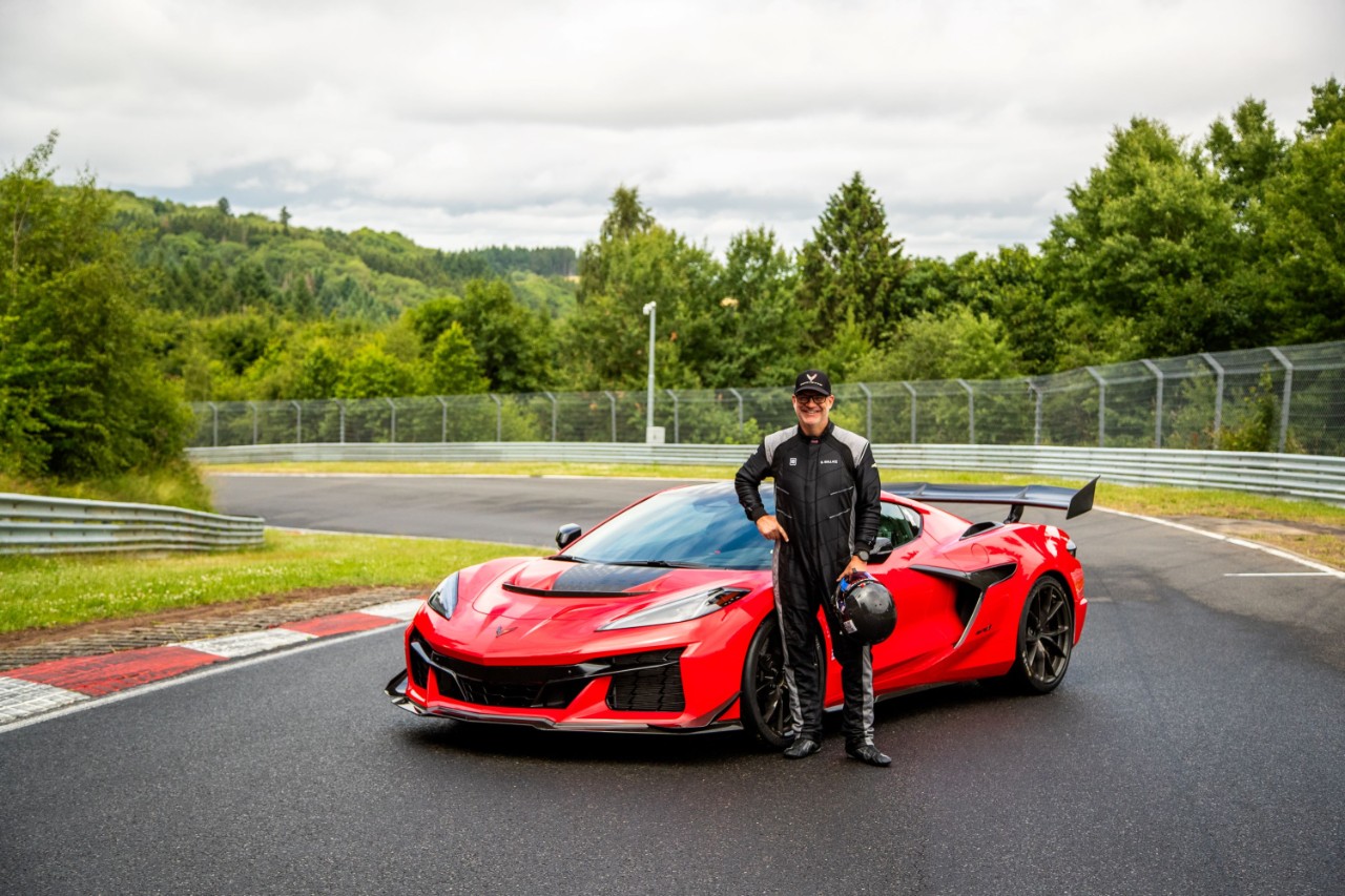 Brian Wallace, Ingeniero de Dinámica Vehicular y conductor de Corvette ZR1. Circuito cerrado.
