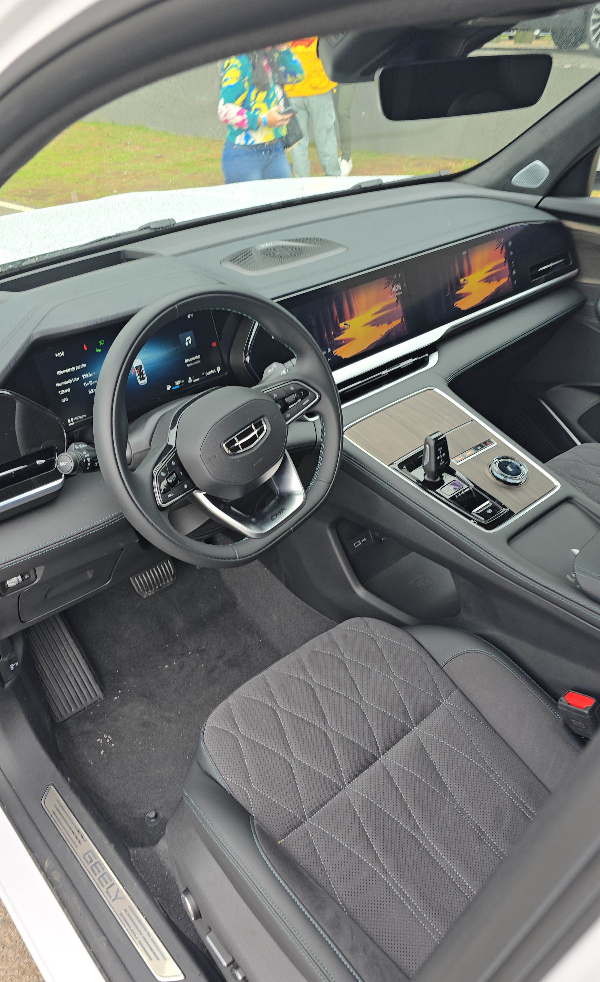 Interior tecnológico en Geely Monjaro 2026