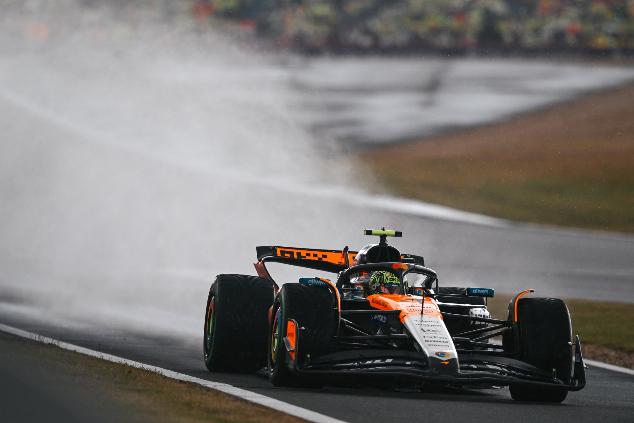 Lando Norris conquista un accidentado Gran Premio de Gran Bretaña 2025; ¡Hülkenberg logra su primer podio en F1!