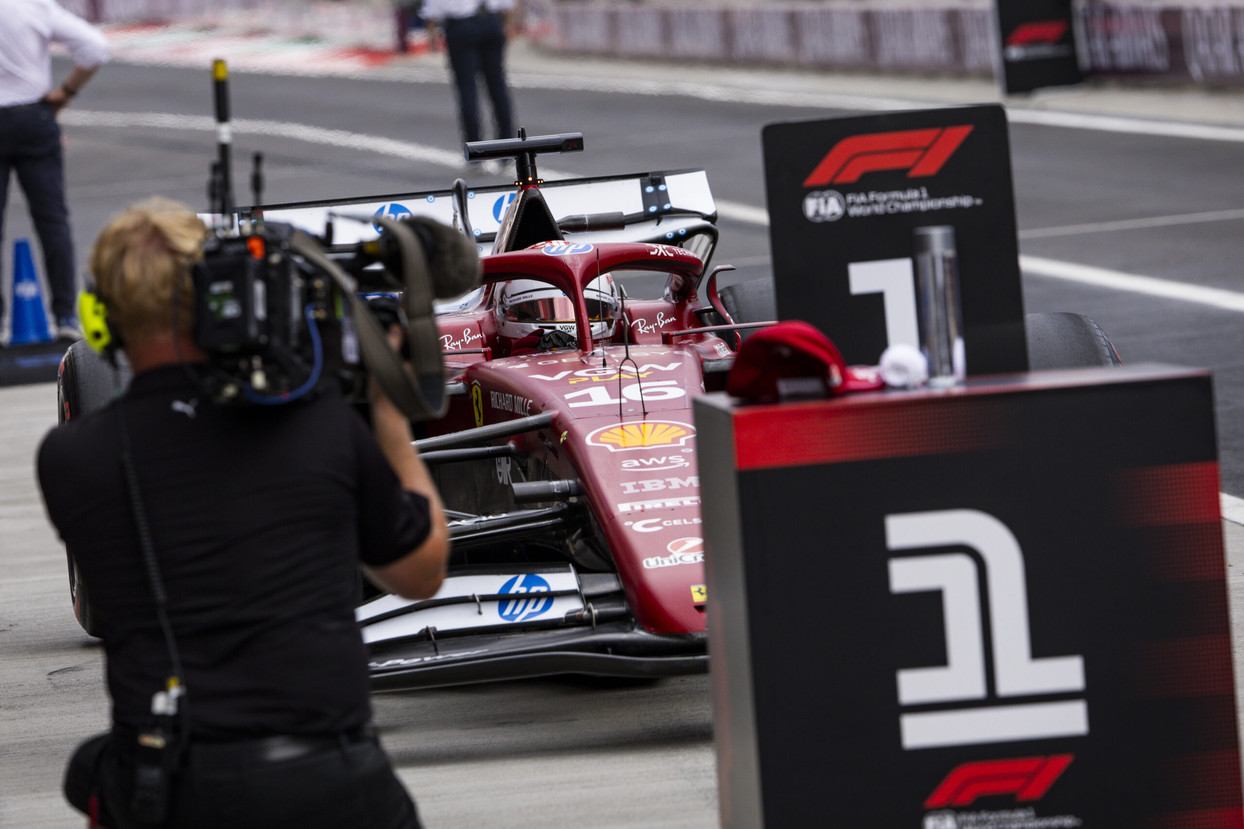 Ferrari da el golpe Leclerc conquista la pole en Hungría con una vuelta perfecta