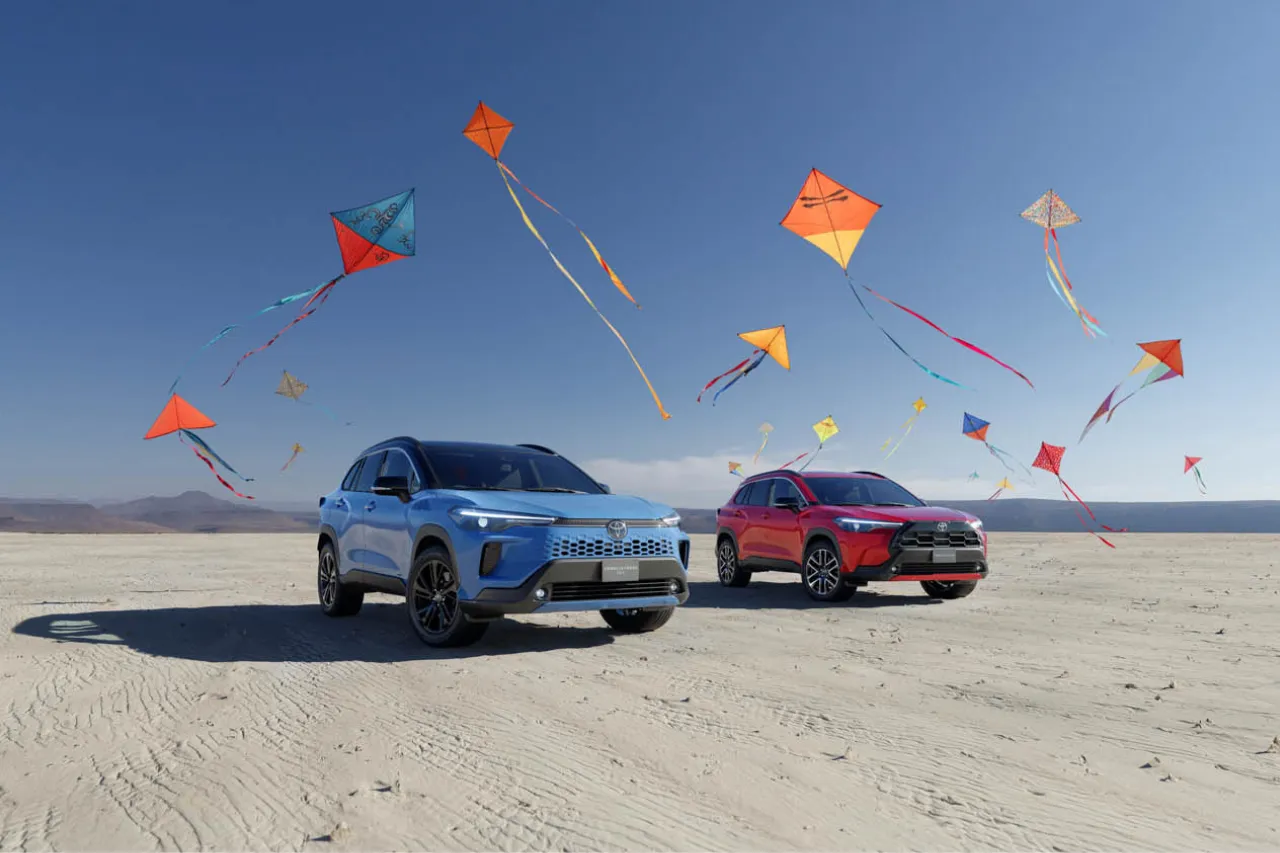 Toyota Corolla Cross 2026 llega con facelift, versiones híbridas y mayor equipamiento