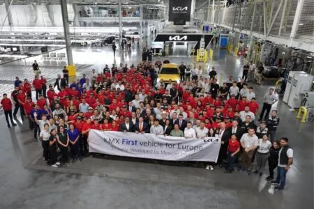 Kia México celebra el arranque de exportaciones del K4 Hatchback