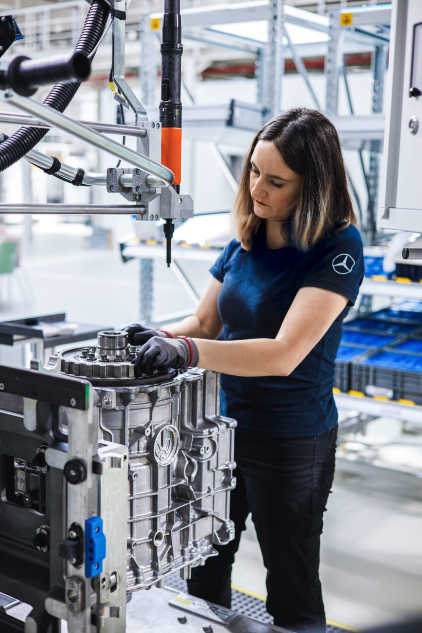 Producción de tren motriz eléctrico de MercedesBenz GLC | Memo Lira Producción de tren motriz eléctrico de Mercedes Benz GLC